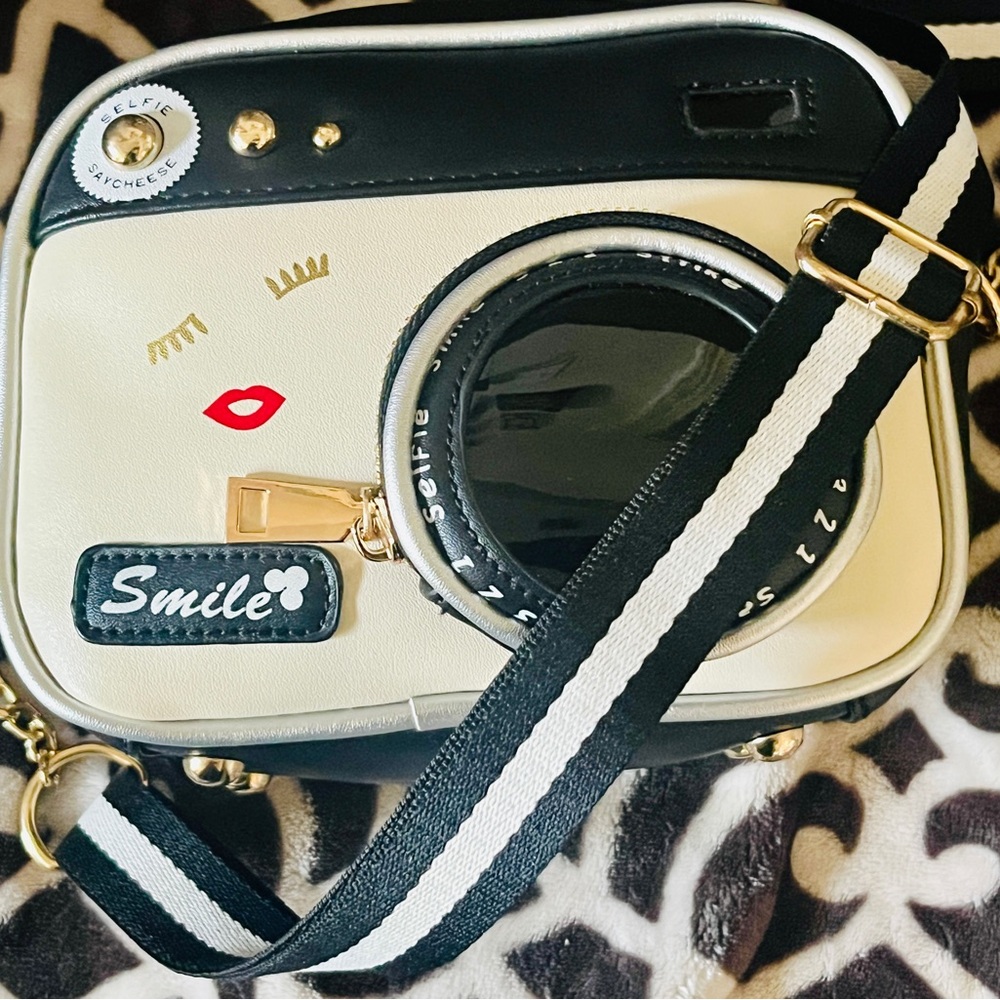 Fun and Unique Black and Cream Camera Design Crossbody Bag - Picture 3 of 4
